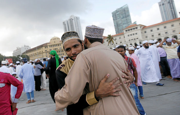 به‌ وێنه‌.. موسڵمانانى جيهان جه‌ژن پيرۆز ده‌كه‌ن